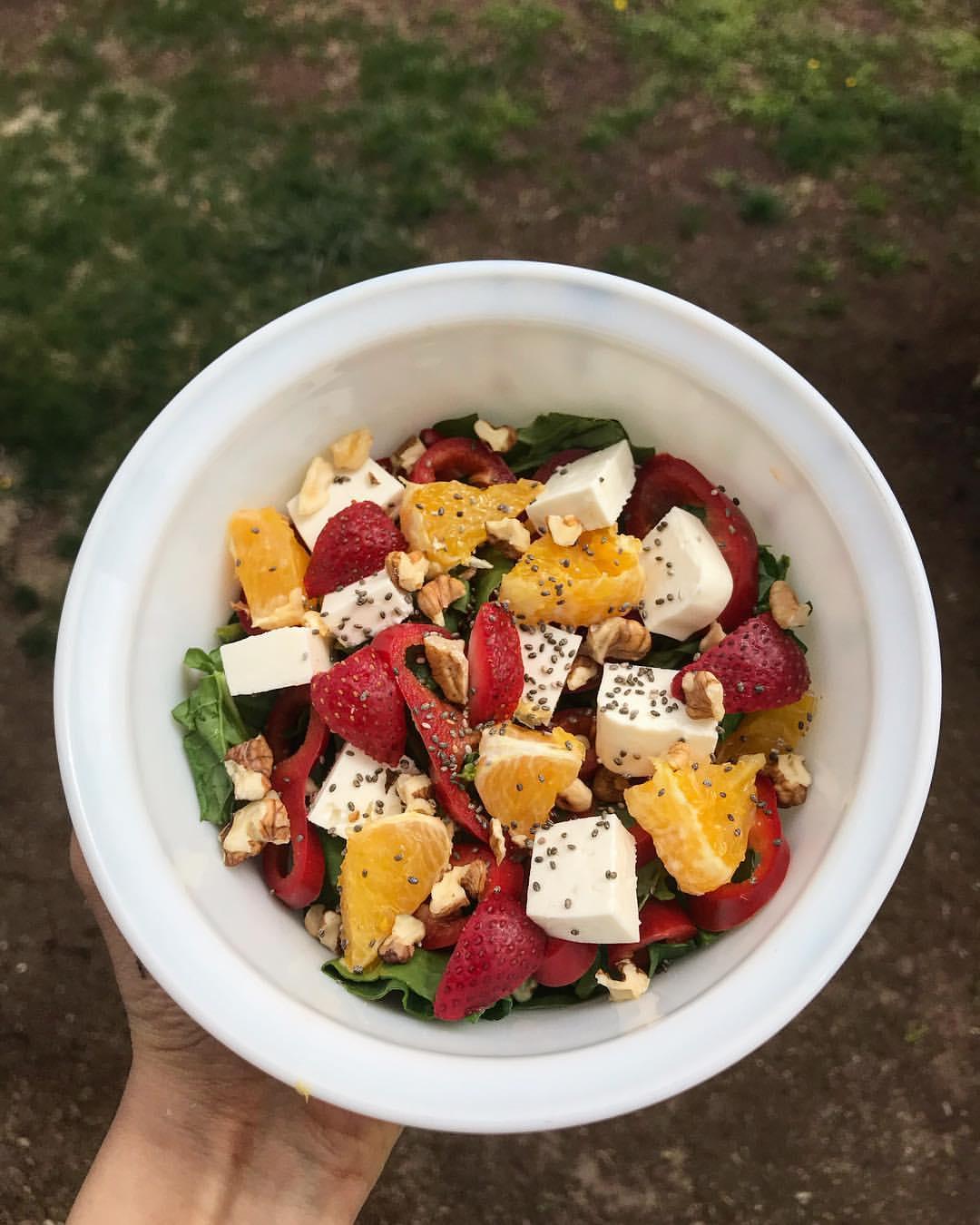 ISPANAKLI PEYNİRLİ SALATA - DİYETİSYEN ELMAS BURÇİN YÜCEL – ANKARA